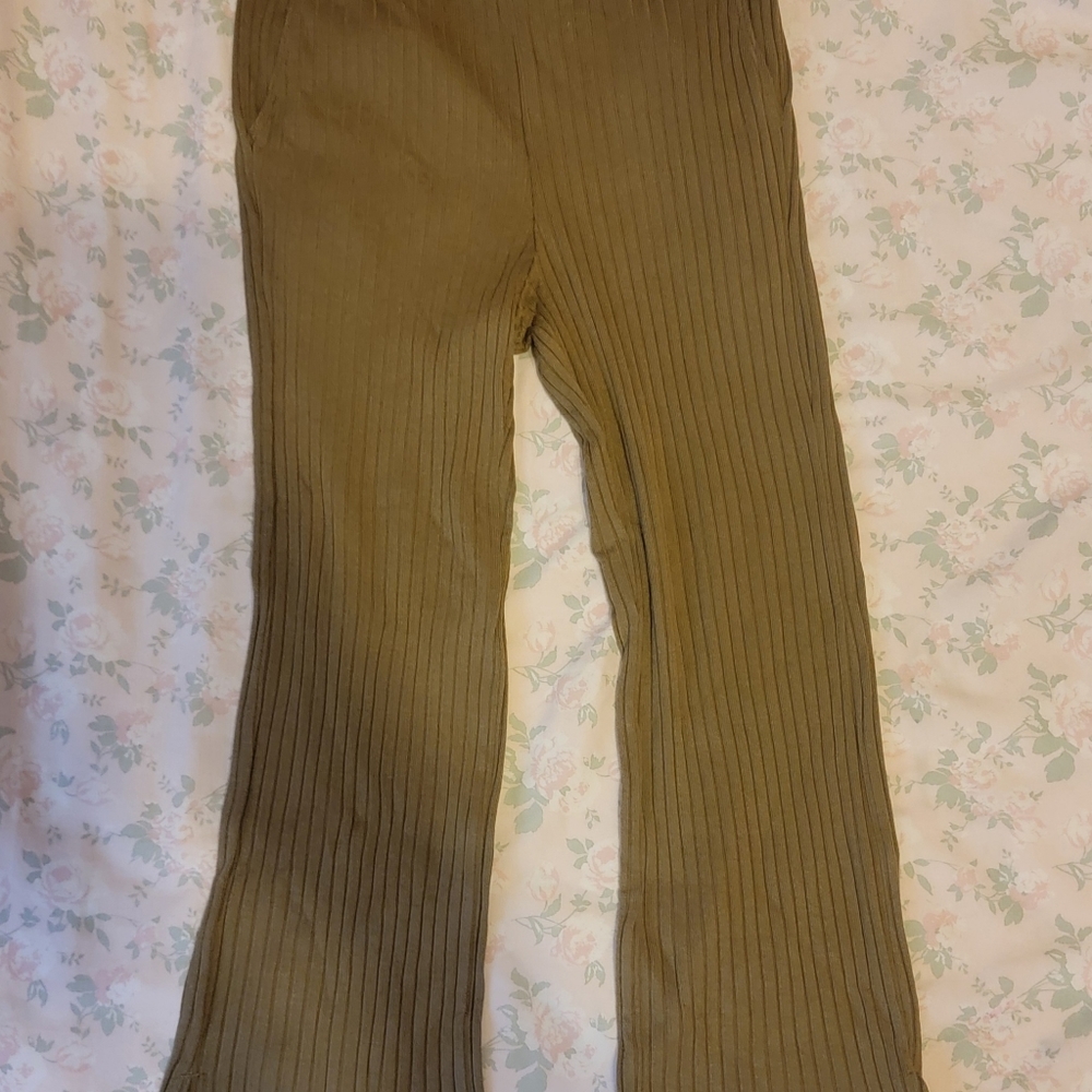 Uniqlo kids ribbed long pants,size 5-6,khaki color